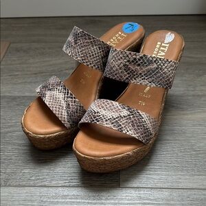 Women's Snakeskin Wedge Sandals - Brown